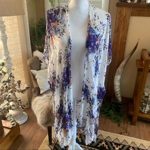 💚2/$10 Lovestitch Purple & White Floral Kimono Wrap